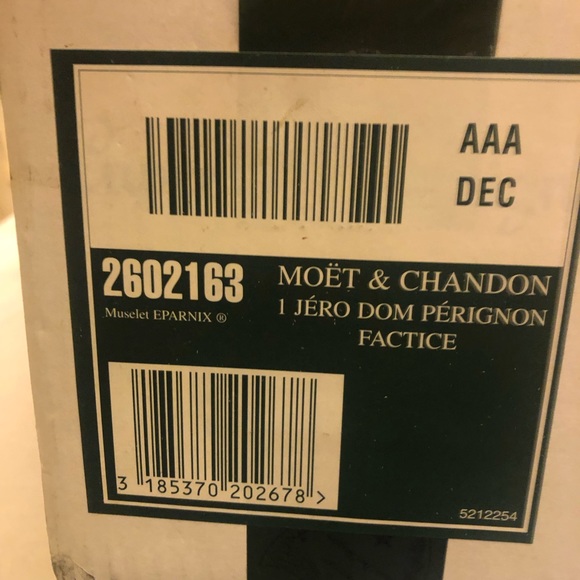 Dom Perignon Double Magnum DISPLAY sealed and it’s a display so no bubbly. - Picture 12 of 14